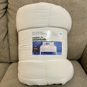 Room Essentials Faux Shearling Microfiber Comforter Full/Queen Size - White